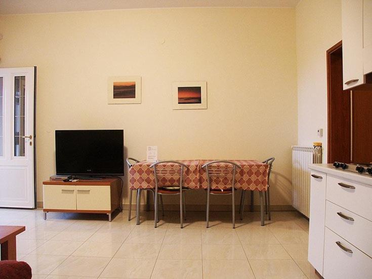 Apartments Villa Fernetich Premantura Quarto foto