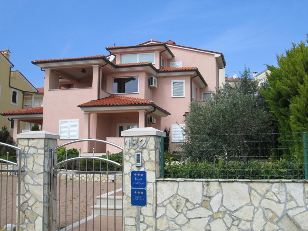 Apartments Villa Fernetich Premantura Exterior foto