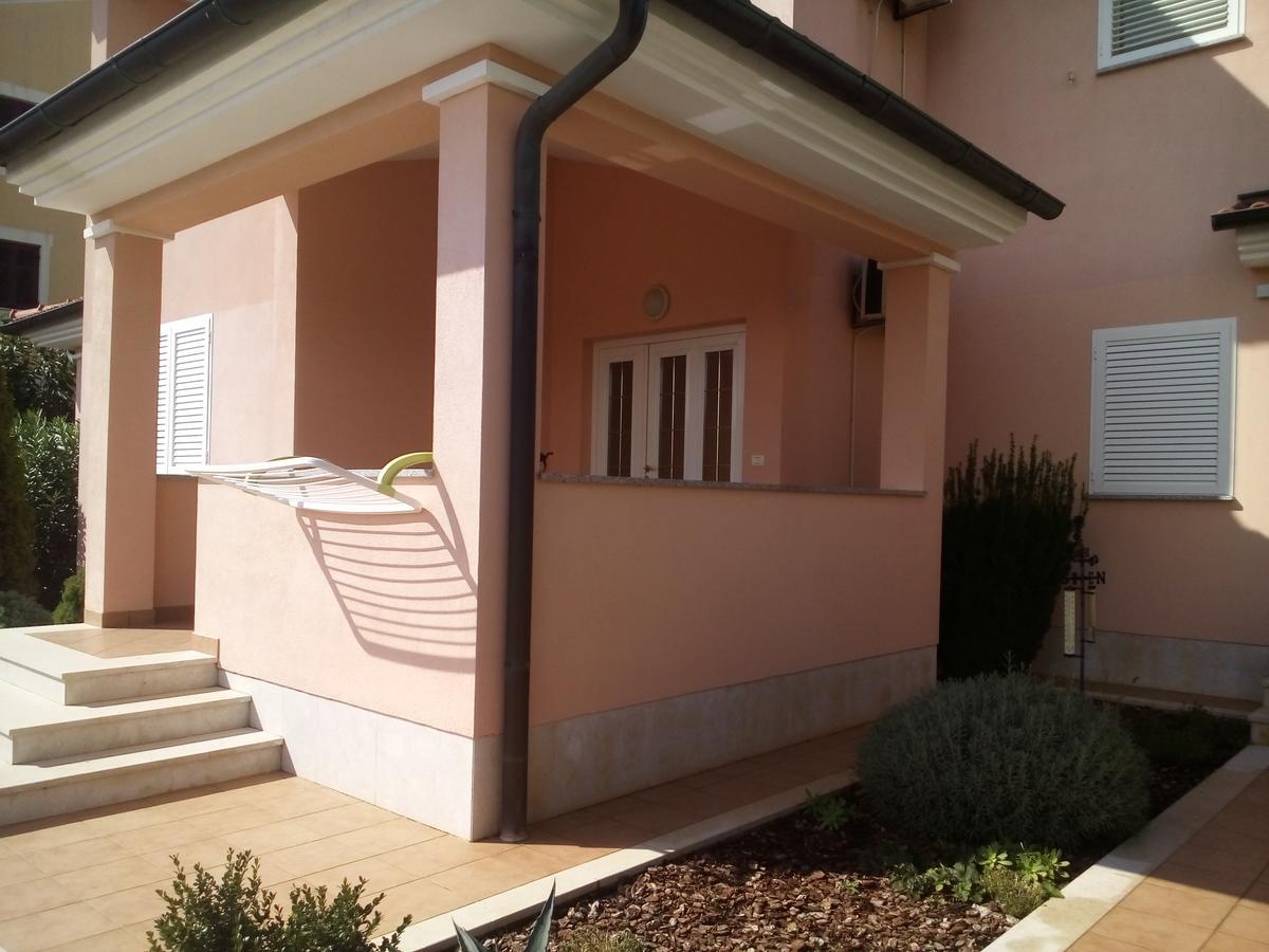 Apartments Villa Fernetich Premantura Exterior foto